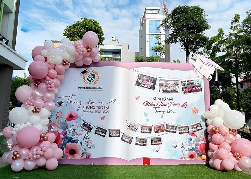Backdrop họp lớp trang trí bóng bay