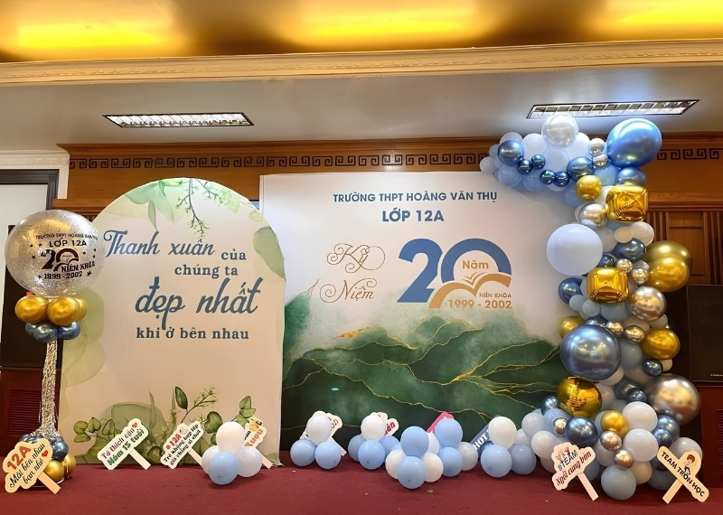 Background họp lớp 20 năm