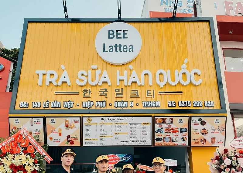 Bảng hiệu quán trà sữa Bee Lattea