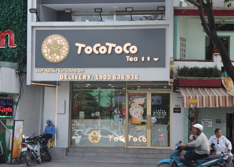 Bảng hiệu quán trà sữa Tocotoco