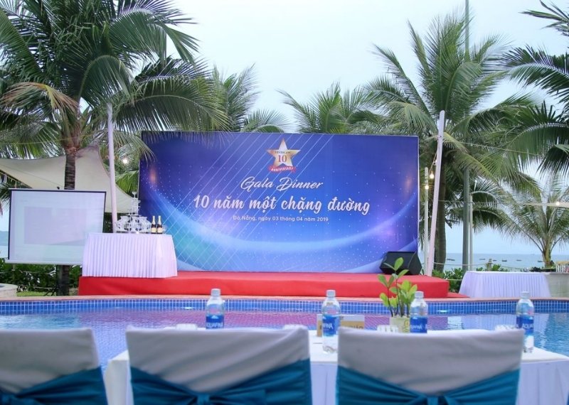Mẫu backdrop gala dinner hiện đại
