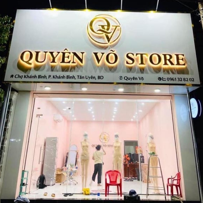 Bảng hiệu quần áo Quyên Võ Store