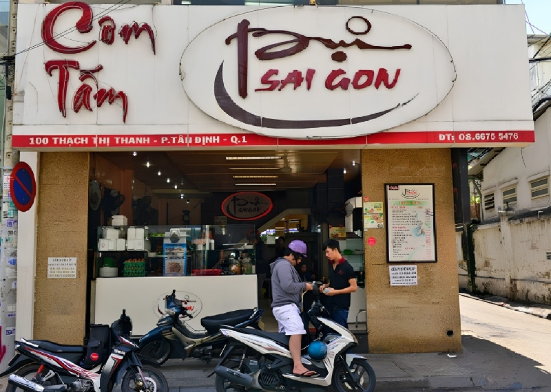 Bảng hiệu cơm tấm Bụi Sài Gòn