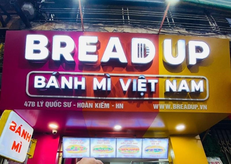 Bảng hiệu bánh mì alu chữ nổi mica