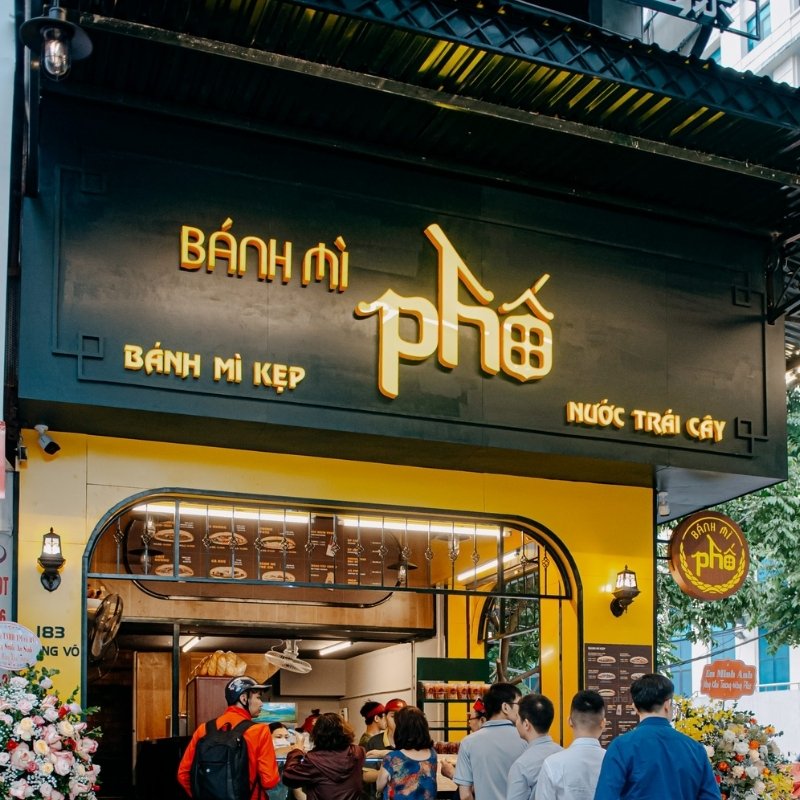 Bảng hiệu bánh mì Phố