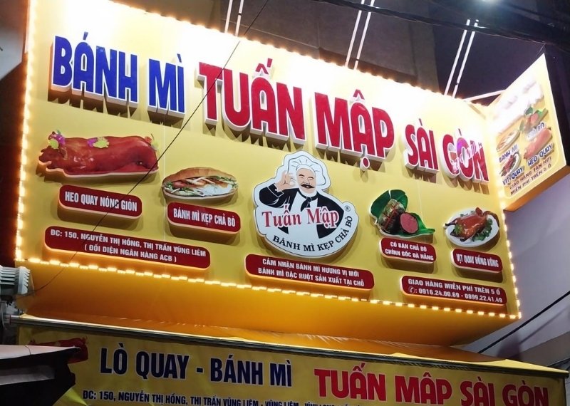 Bảng hiệu bánh mì Tuấn Mập