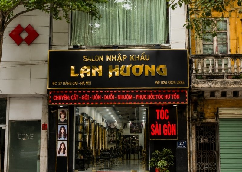 Bảng hiệu cửa hàng rèm cửa chữ nổi Inox mạ vàng