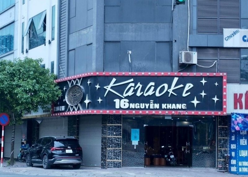 Bảng hiệu Karaoke bình dân