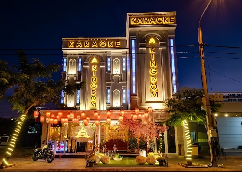 Bảng hiệu karaoke hắt sáng chân