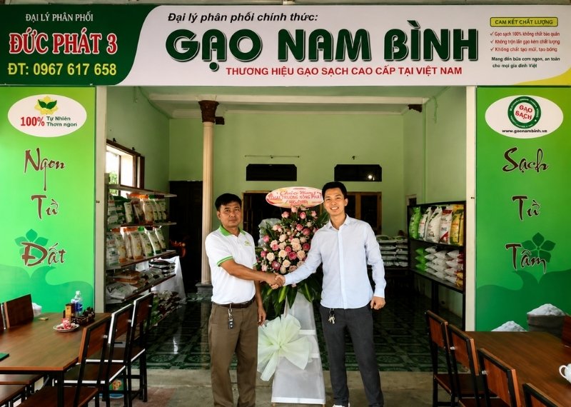Đại lý gạo Nam Bình sử dụng bảng hiệu Hiflex
