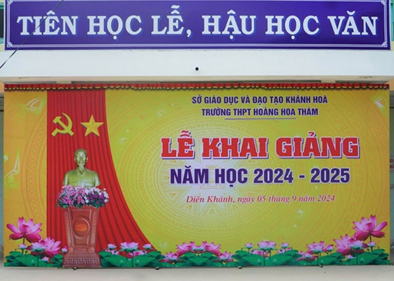 Backdrop khai giảng trường THPT