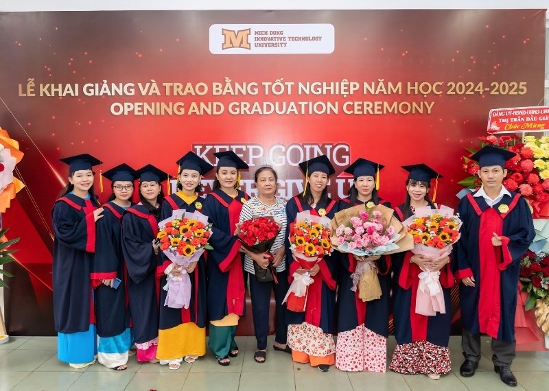 backdrop lê tốt nghiệp Đại Học MIT