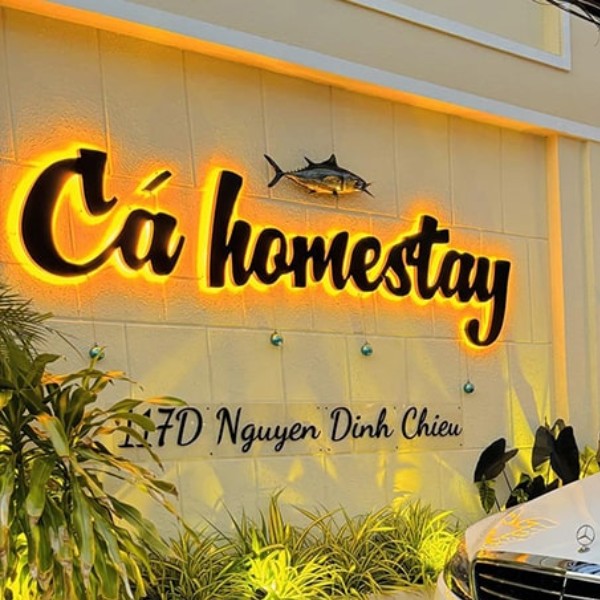 bảng hiệu Cá Homestay