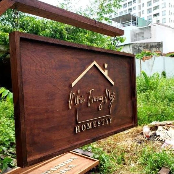 Bảng hiệu Nhà Trong Ngõ Homestay