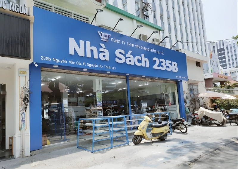 Bảng hiệu văn phòng phẩm Alu chữ nổi Mica