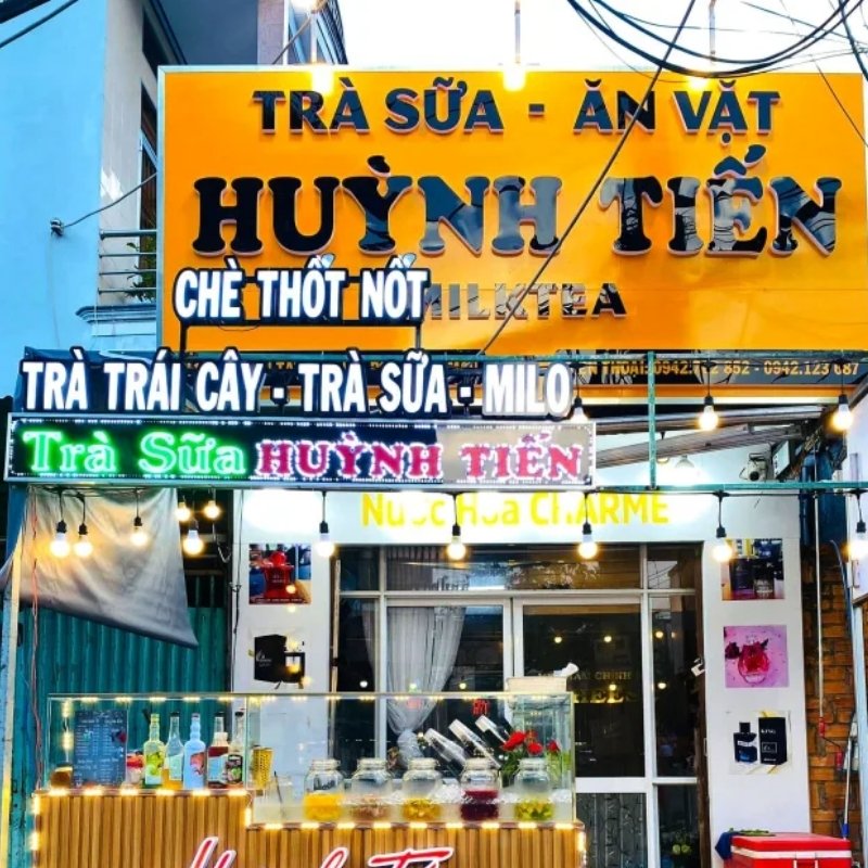 Bảng hiệu ăn vặt Huỳnh Tiến