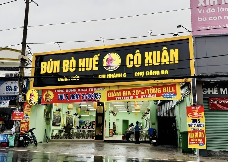 Bảng hiệu bún bò Huế Cô Xuân