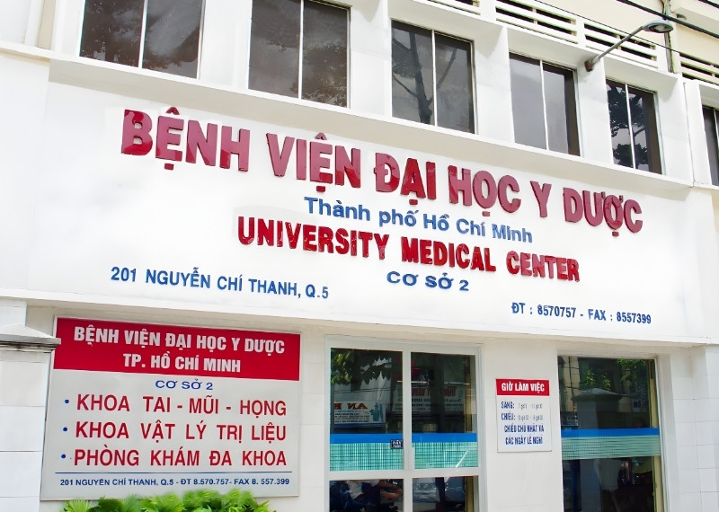Bảng hiệu bệnh viện Đại Học Y Dược