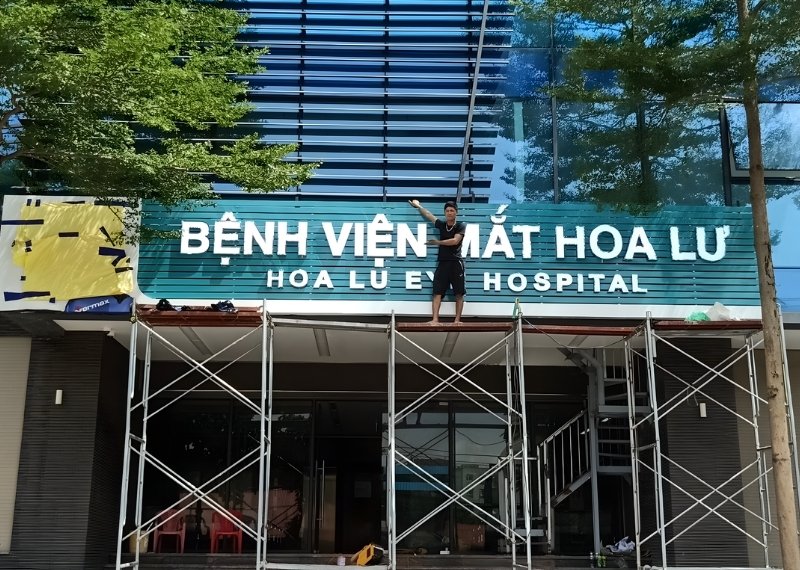 Bảng hiệu bệnh viện mắt Hoa Lư