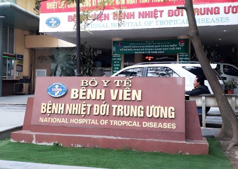 Bảng hiệu bệnh viện Nhiệt Đới Trung Ương
