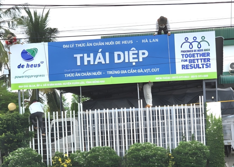 Bảng hiệu cửa hàng thức ăn chăn nuôi Alu chữ nổi