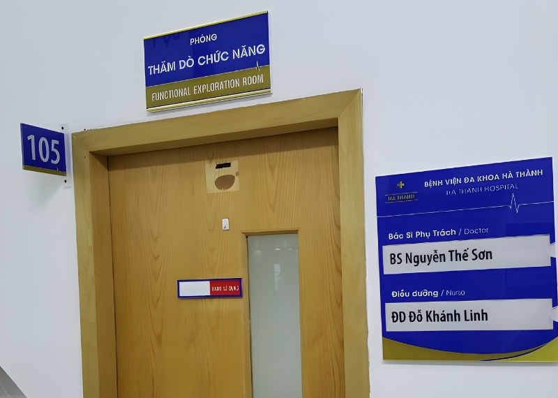 Bảng hiệu phòng khoa và chức danh bác sĩ
