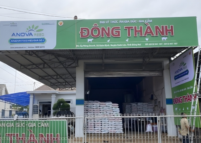 Bảng hiệu thức ăn gia súc Đông Thành