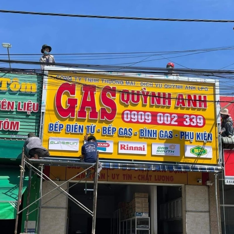 Bảng hiệu cửa hàng GAS Alu chữ nổi Mica