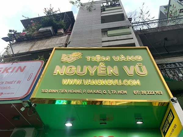 bảng hiệu chữ nổi inox đèn led
