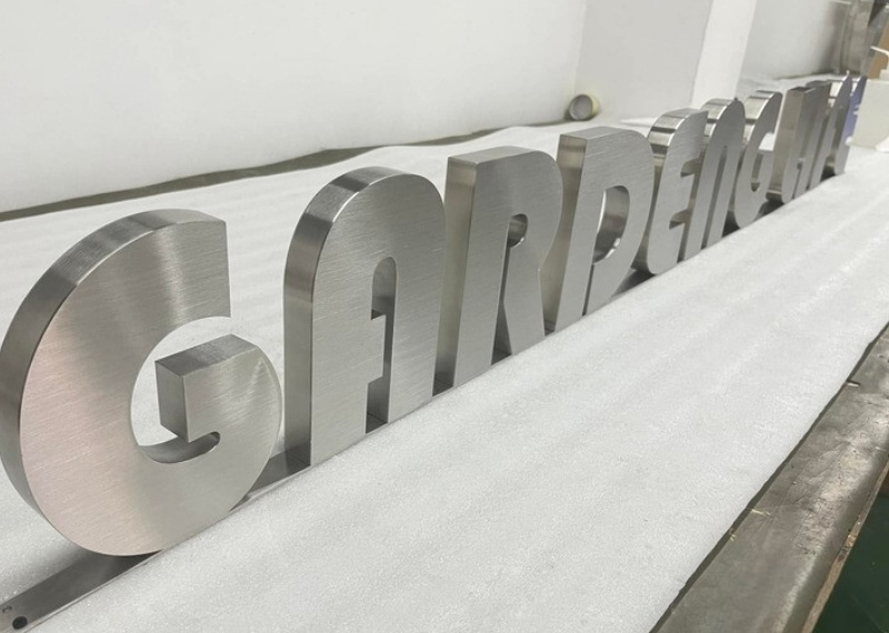 Chữ nổi inox trắng xước