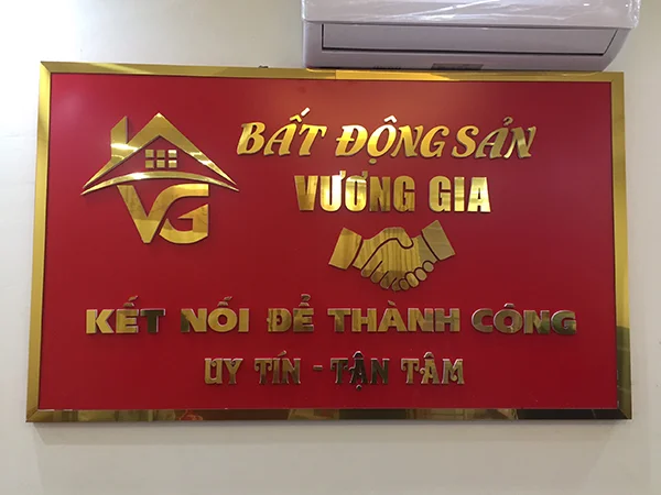 bảng hiệu chữ nổi inox vàng gương