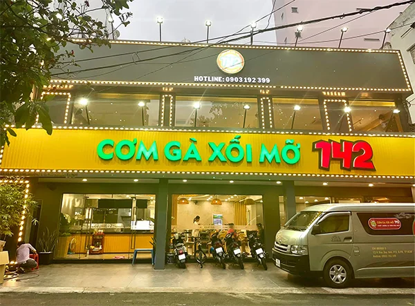 bảng hiệu cơm gà xối mỡ