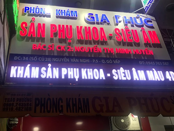 bảng hiệu chữ nổi alu led chân