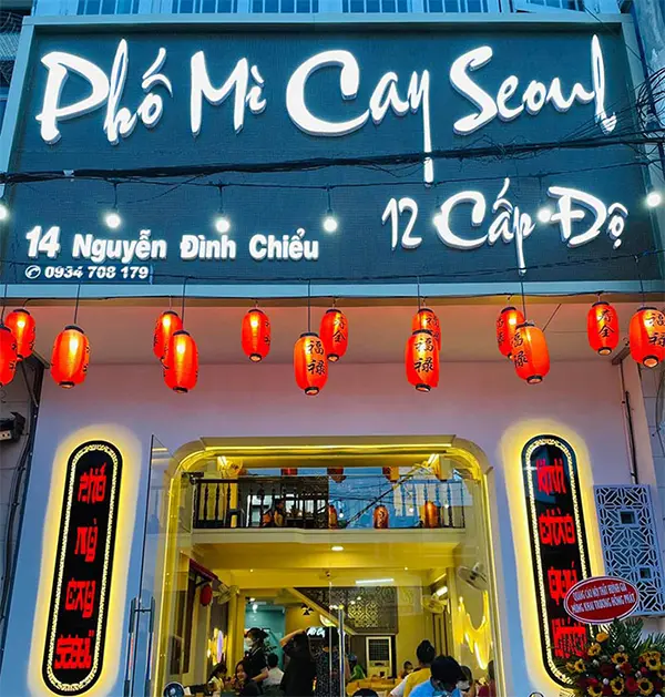 bảng hiệu quán mì cay