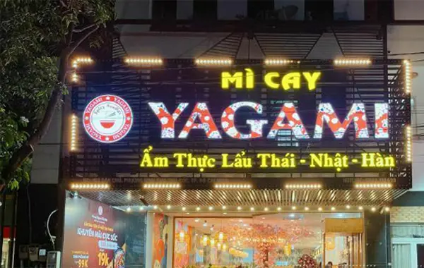 bảng hiệu quán mì cay