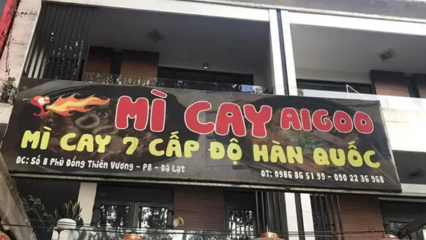 bảng hiệu quán mì cay