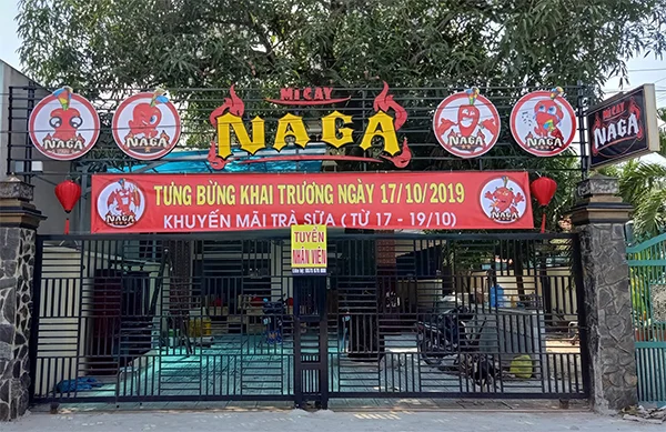 bảng hiệu tiệm mì cay