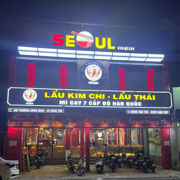 bảng hiệu tiệm mì cay