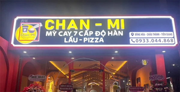 bảng hiệu mì cay
