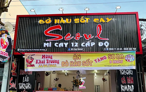 bảng hiệu mì cay
