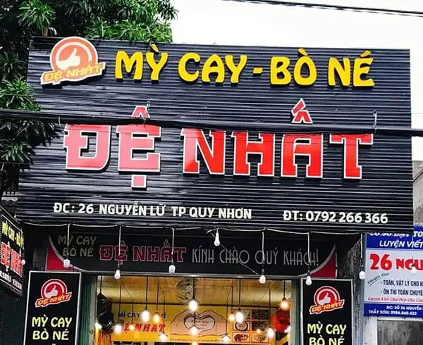 bảng hiệu quán mì cay