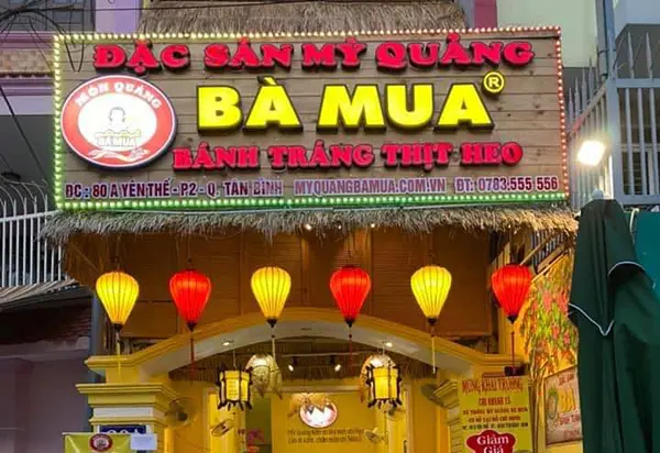 bảng hiệu mì quảng