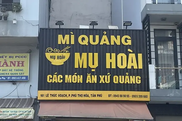 bảng hiệu mì quảng