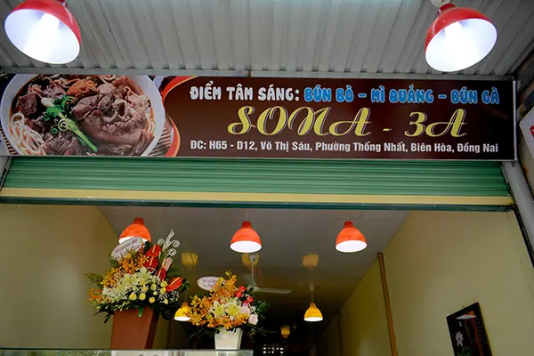 bảng hiệu mì quảng