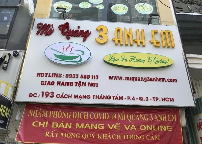Bảng hiệu mì quảng 3 anh em