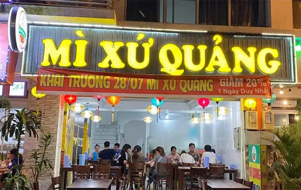 bảng hiệu mì quảng