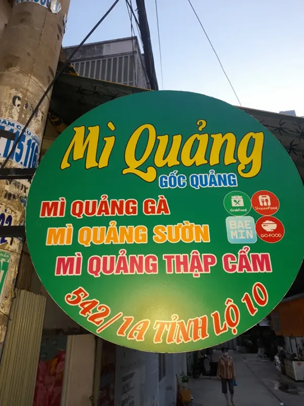 bảng hiệu mì quảng
