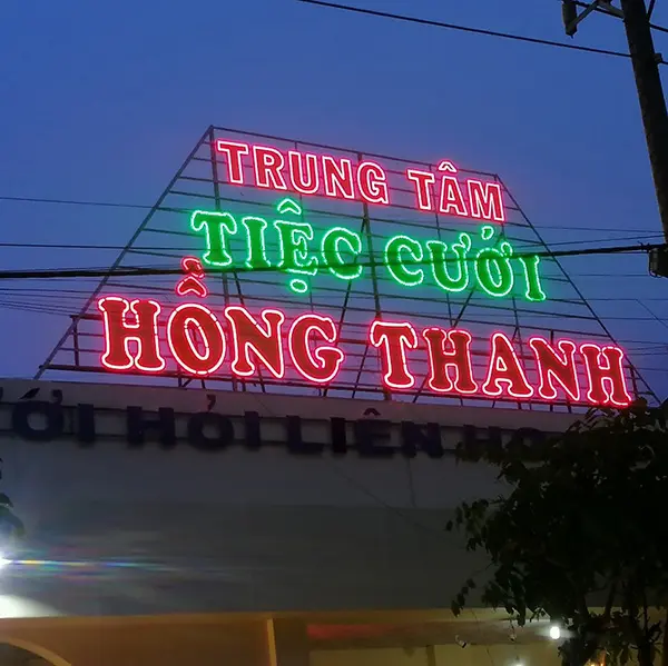 bảng hiệu nhà hàng tiệc cưới