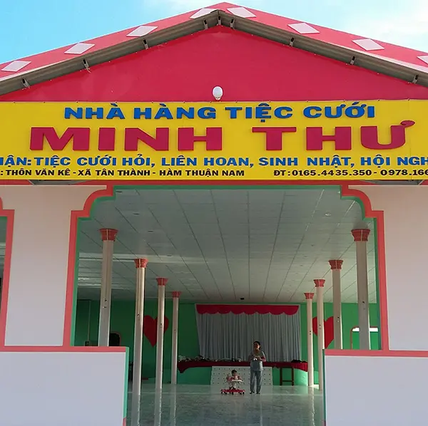 bảng hiệu trung tâm tiệc cưới