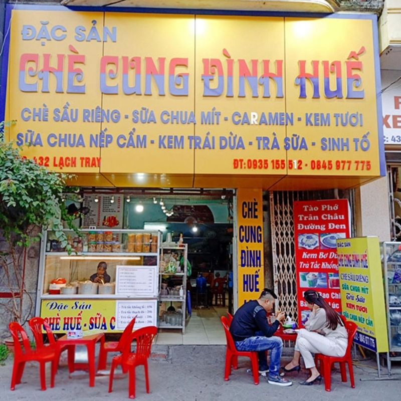 Bảng hiệu quán chè Cung ĐÌnh Huế